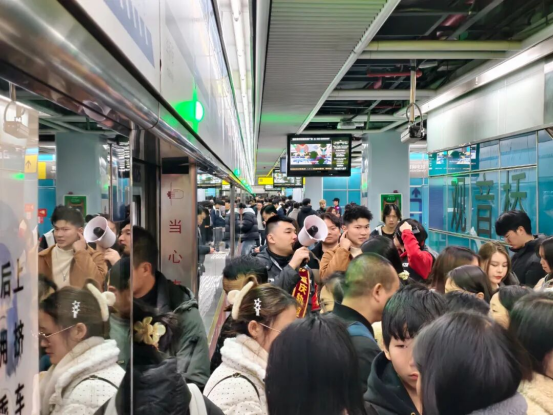 3号线，顶流！网友：看完必须要去坐一趟了！